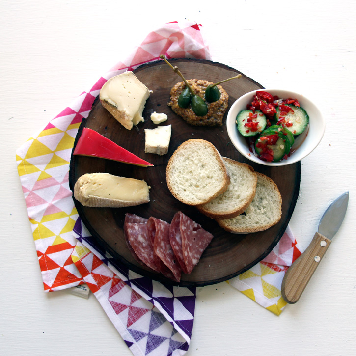 How-to-Build-Cheese-Plate_picnicparty