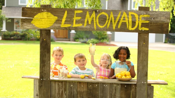 children at lemonade stand