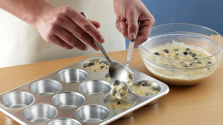 how-to-make-blueberry-muffins_02