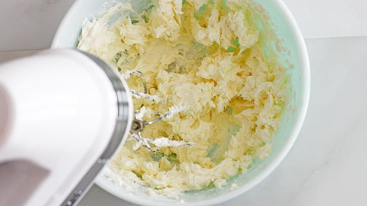 how-to-make-cream-cheese-frosting_03