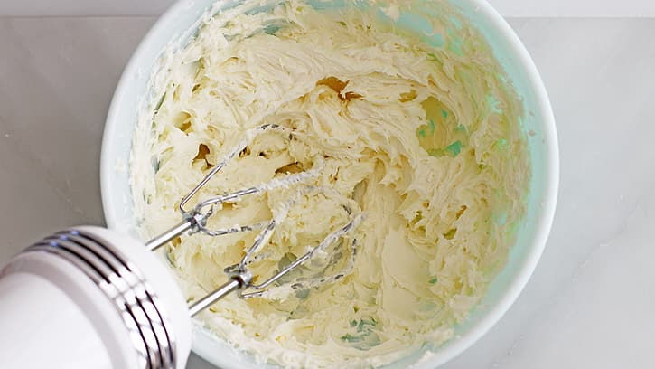 how-to-make-cream-cheese-frosting_05