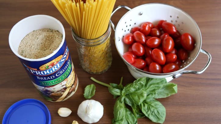5-ingredient-tomato-basil-spaghetti_01