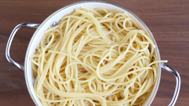 5-ingredient-tomato-basil-spaghetti_05