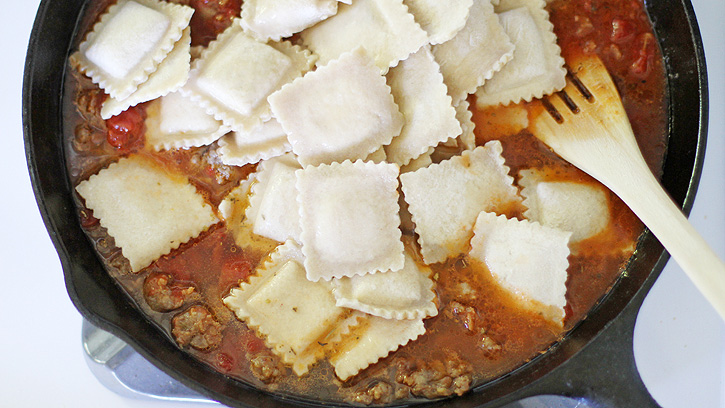 one-pan-cheesy-italian-sausage-ravioli_03