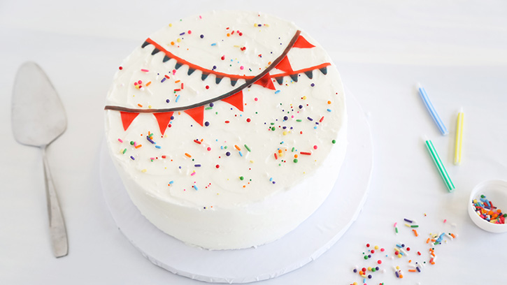 how-to-decorate-a-cake-with-flag-bunting_hero
