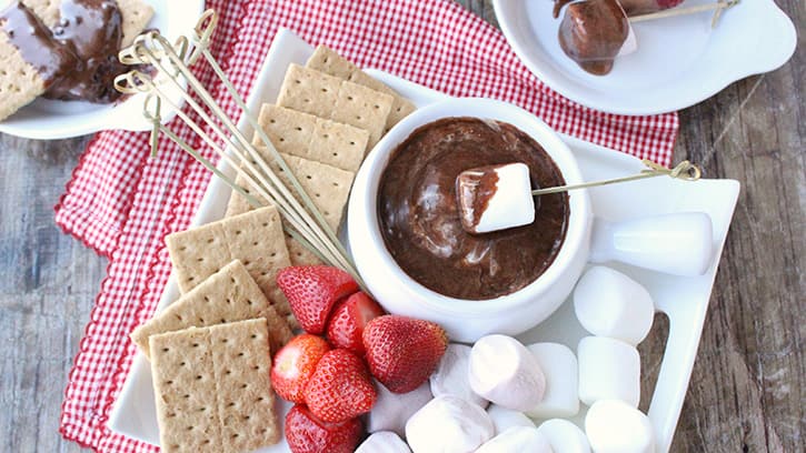the-brilliant-ways-to-serve-smores-at-a-party_03