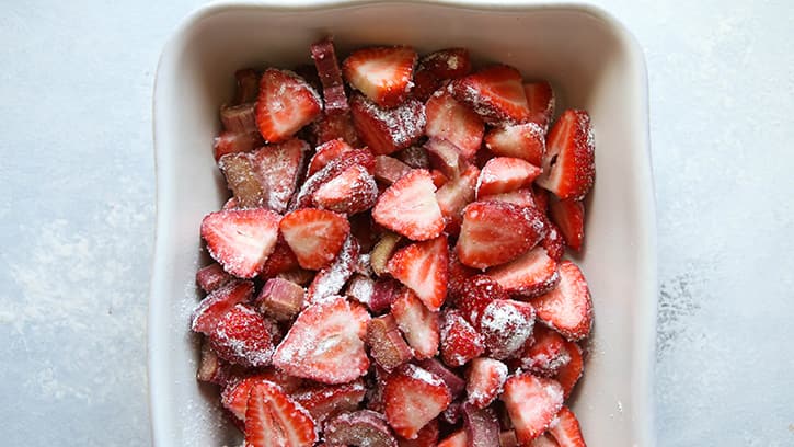 strawberry-rhubarb-dump-cake_02
