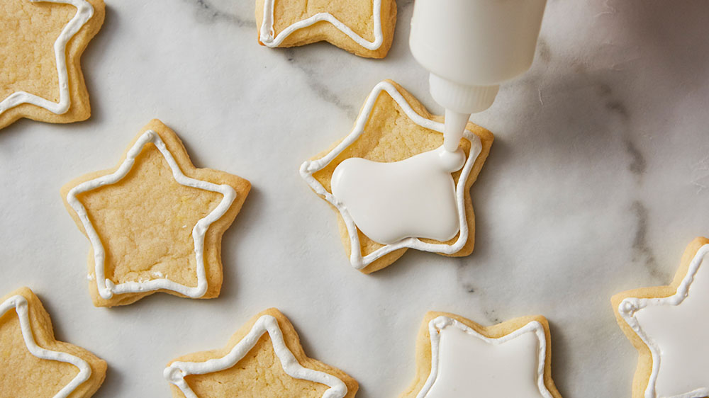 Flooding sugar cookies with royal icing