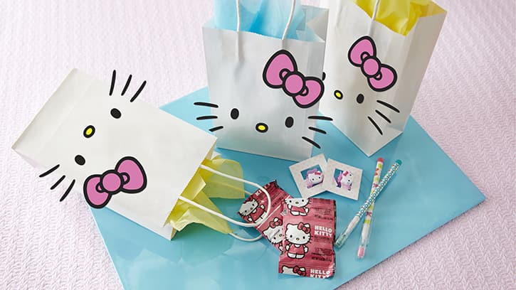 Details about   Sanrio Hello Kitty & Friends Gift Bag small 