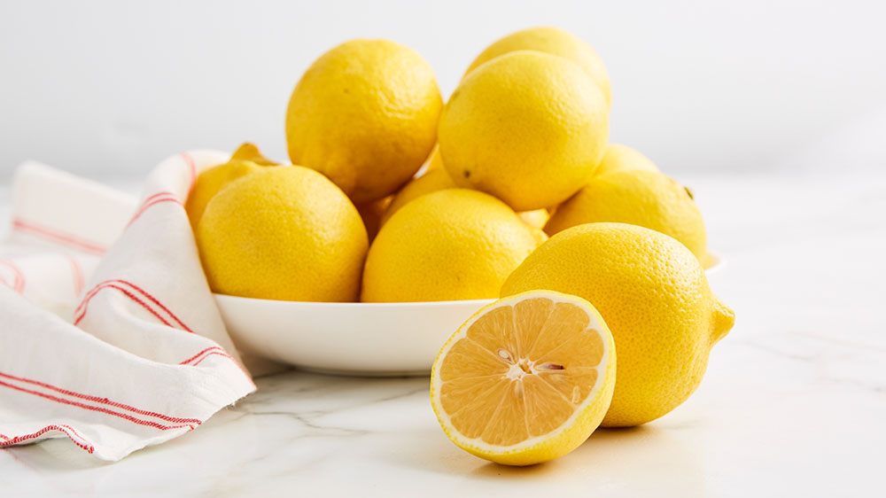 bowl full of lemons
