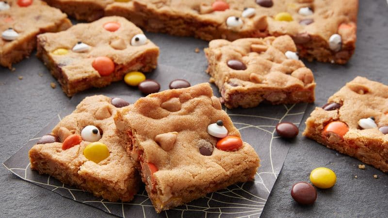 Reese’s™ Pieces™ Halloween Cookie Bars