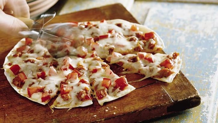 barbecued chicken tortilla pizzas
