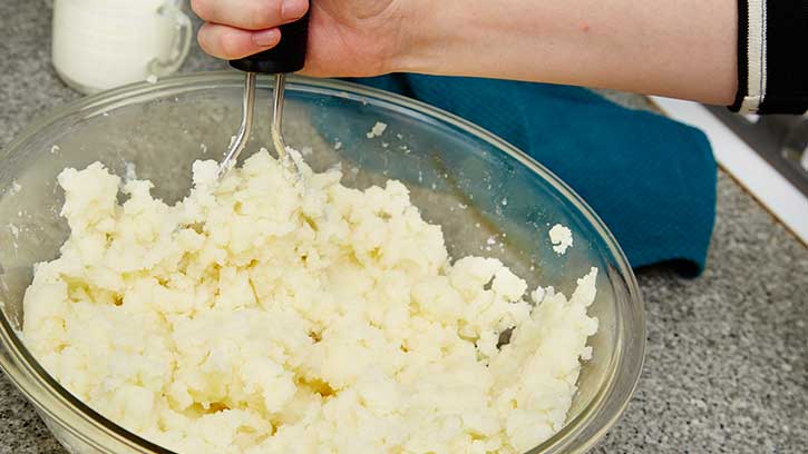 How-to-Make-Mashed-Potatoes_02