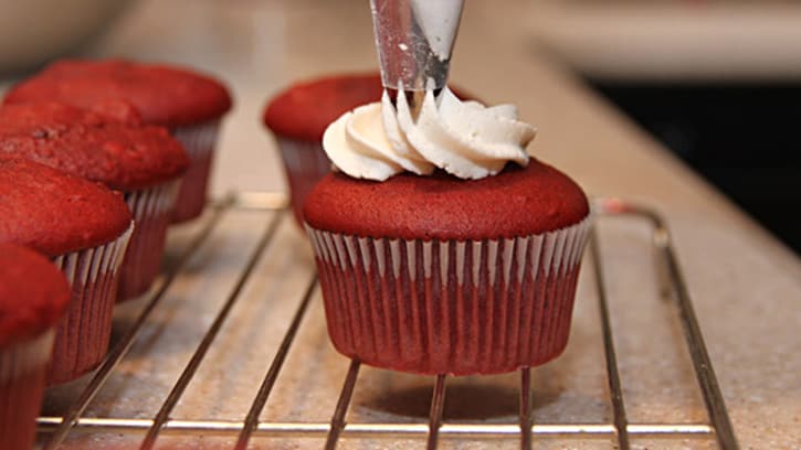 10-red-velvet-cupcakes