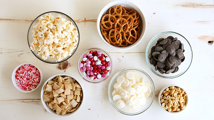 sweet-salty-valentines-chex-mix_01