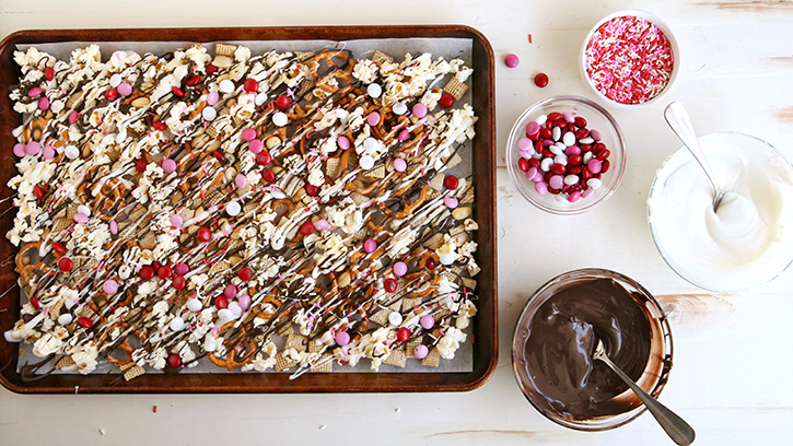 sweet-salty-valentines-chex-mix_04