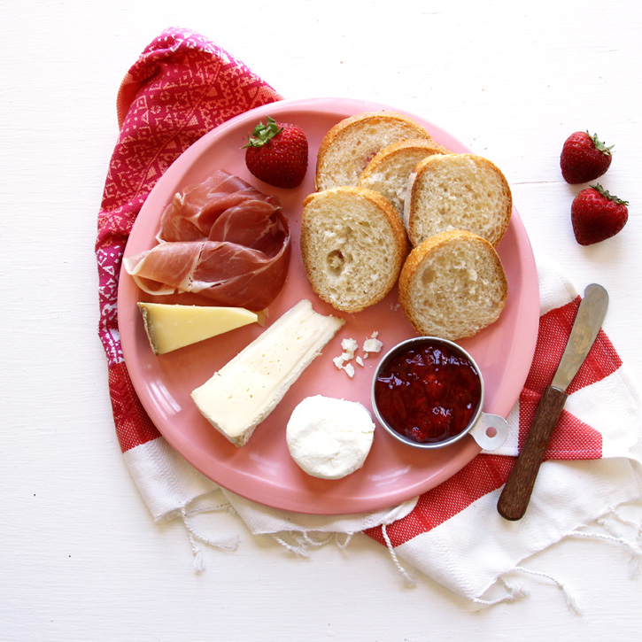 How-to-Build-Cheese-Plate_snacktimesweetie
