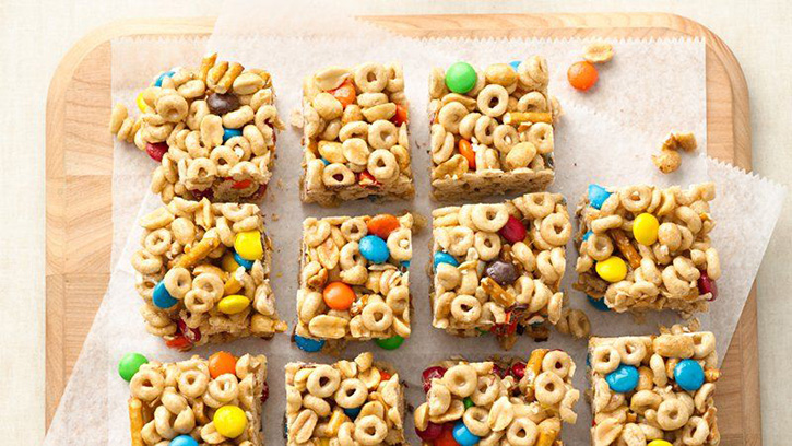 9-ways-to-eat-cheerios-without-a-spoon_hero