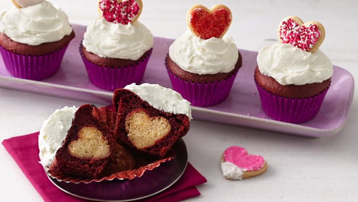 How-to-Make-Surprise-Inside-Cupcakes_06
