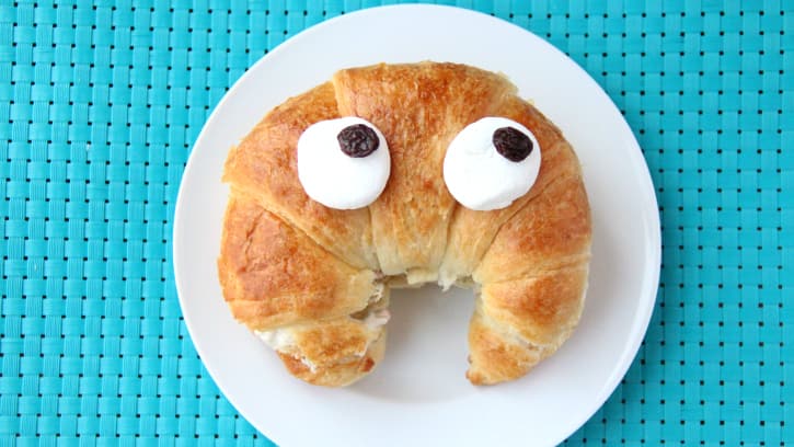 crab eyes out of marshmallows and raisins