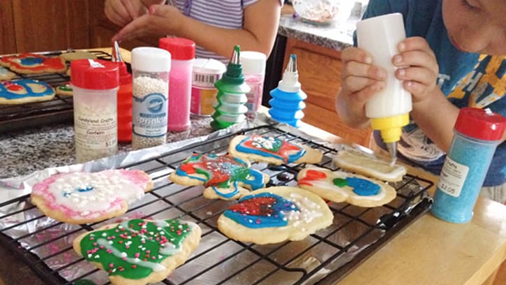 03-cookie-decorating-with-kids