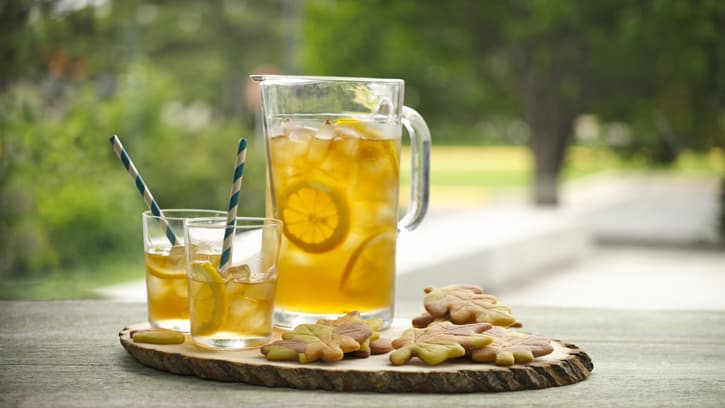 Pitcher of sun tea with lemons