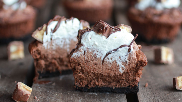 Death-by-Chocolate-Cheesecake-Mini-Pies_06