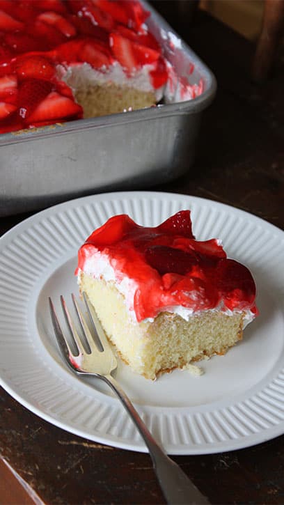 easy strawberry shortcake cake