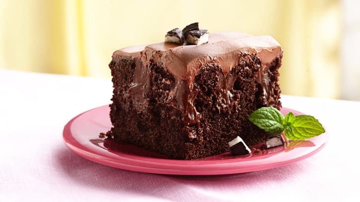 How to Make Chocolate-Peppermint Poke Cake