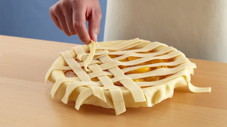 How-to-Make-Lattice-Pie-Crust_02