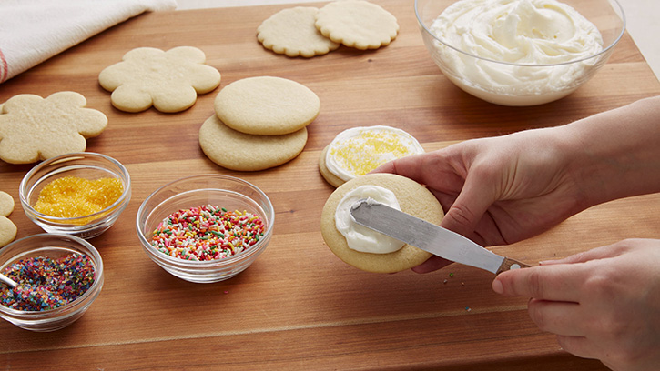 how-to-frost-sugar-cookies_02