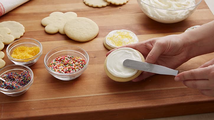how-to-frost-sugar-cookies_03
