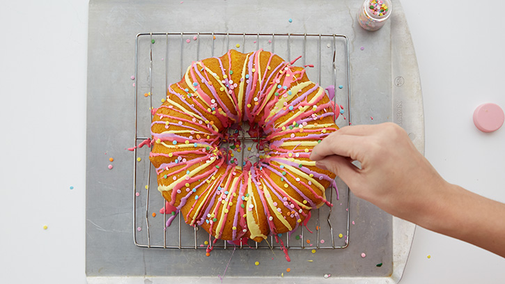 how-to-make-a-rainbow-bundt-cake-for-easter_09