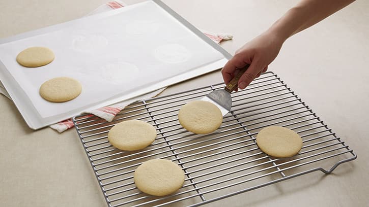 how-to-make-classic-sugar-cookies_08