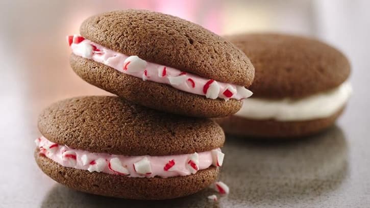how-to-make-pink-peppermint-whoopie-pies_hero