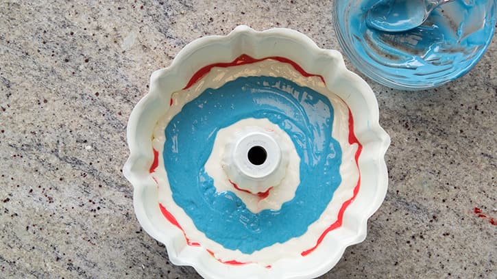 how-to-make-the-most-patriotic-cake-ever_05