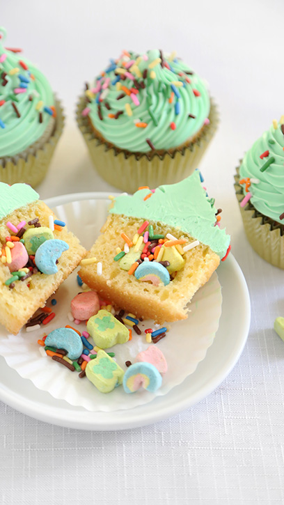 lucky-charms-surprise-inside-cupcakes_07
