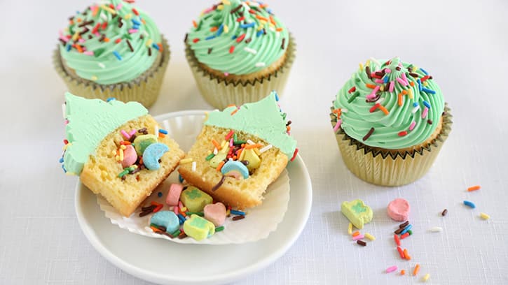 lucky-charms-surprise-inside-cupcakes_hero