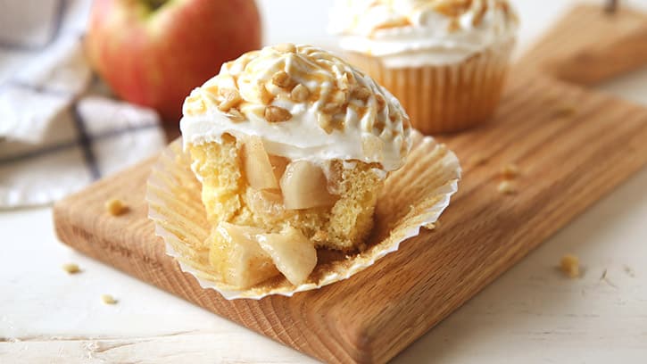 apple-pie-stuffed-cupcakes_01