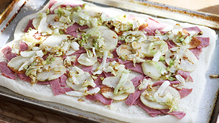 Corned-Beef-and-Cabbage-Pizza_03