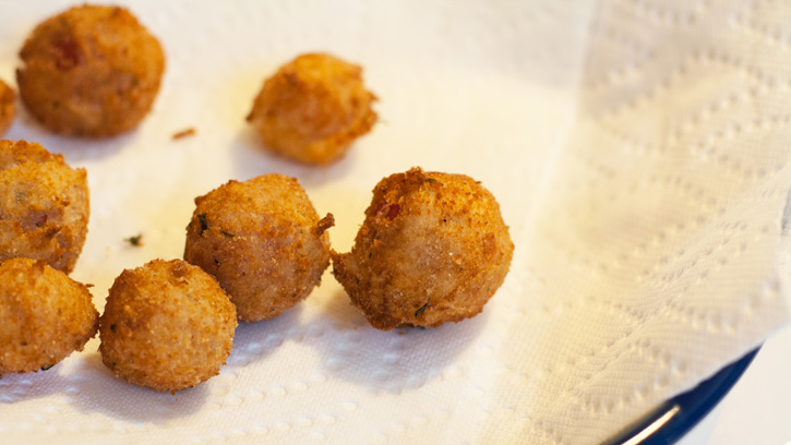 fried tomatoes on paper towel