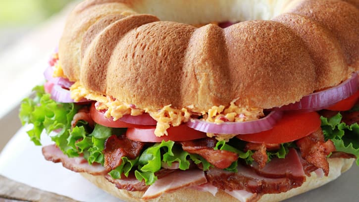 Ham-and-Pimiento-Cheese-Sandwich-Ring_hero