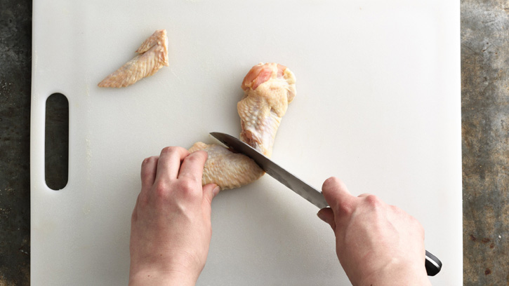 How-to-Cut-Up-Chicken-Wings_02
