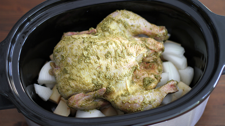 Slow-Cooker-Whole-Chicken-with-Pesto-and-Vegetables_02
