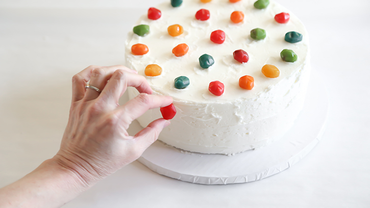 how-to-decorate-a-confetti-cake_03