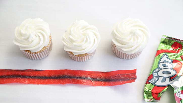 how-to-make-bow-cupcake-toppers_01