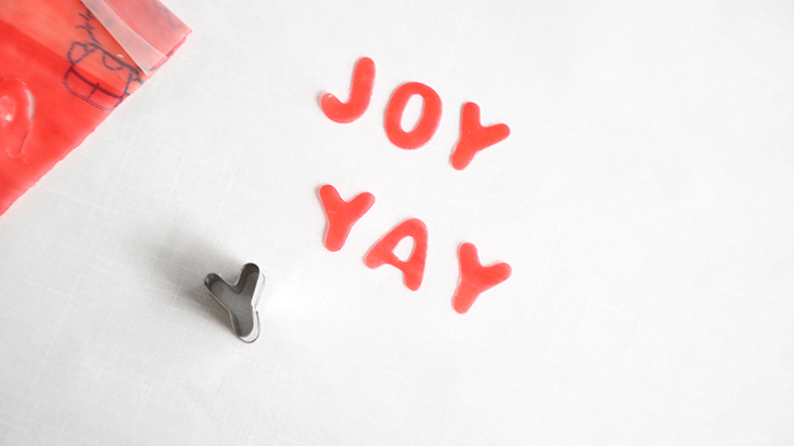 how-to-make-letter-cake-toppers_03