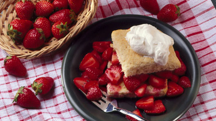 04-pat-in-the-pan-strawberry-shortcake