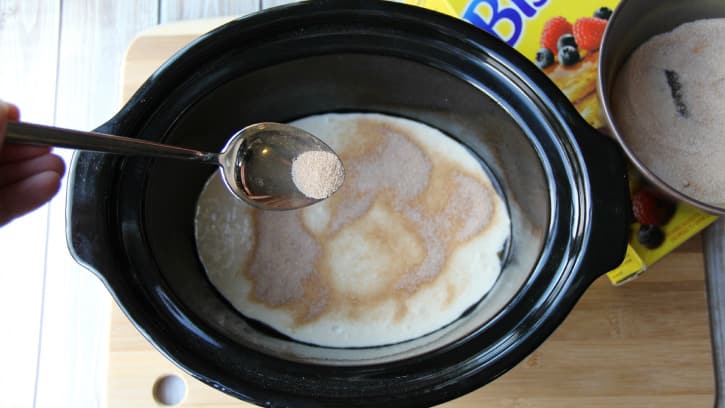 Slow-Cooker-Cinnamon-Roll-Pancake_03