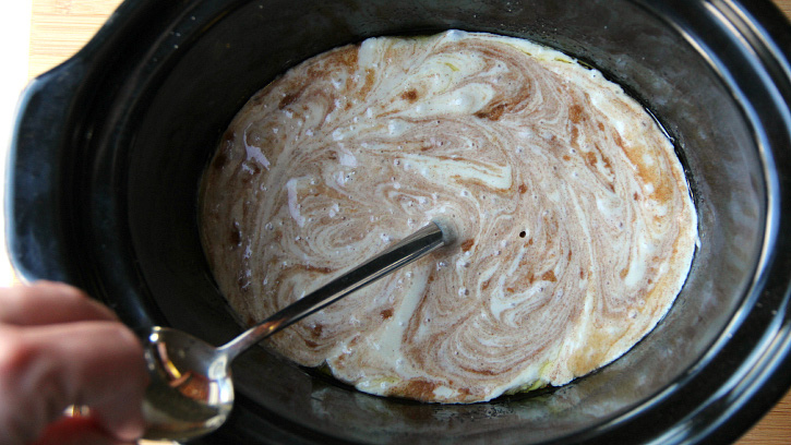 Slow-Cooker-Cinnamon-Roll-Pancake_04